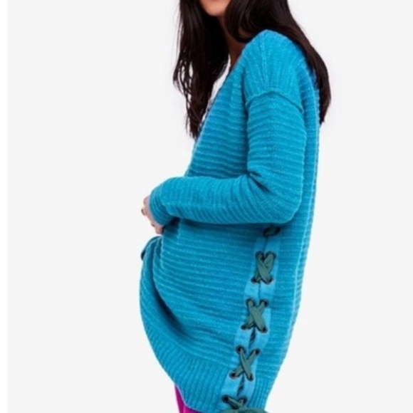 NWOT! FREE PEOPLE teal Size M lace up sweater